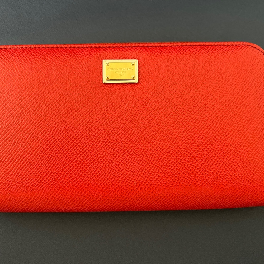 NWT Authentic Dolce&Gabbana Red Leather Zip Wallet